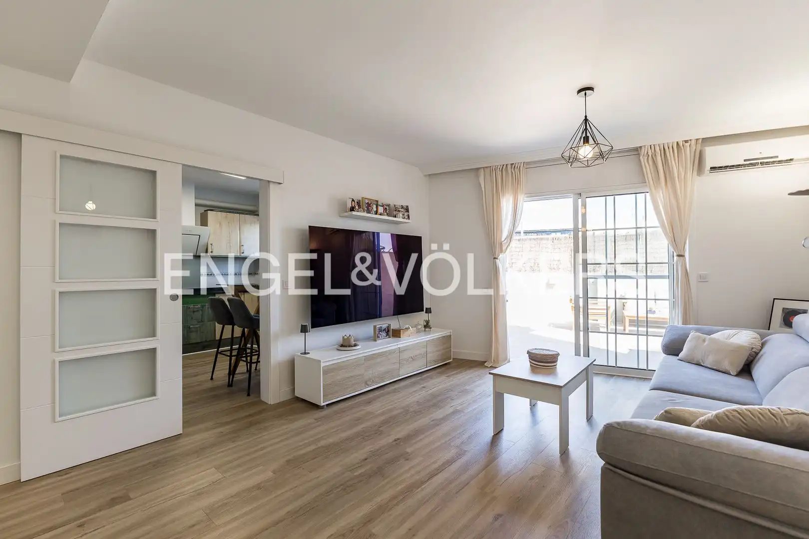Sala de estar de Casa o chalet en venta en Vilanova i la Geltrú con Aire acondicionado, Calefacción y Terraza