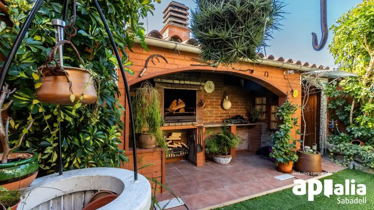 Terrassa de Casa o xalet en venda en Terrassa amb Aire condicionat, Calefacció i Jardí privat