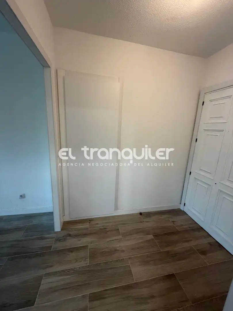 Schlafzimmer von Wohnung zur Miete in Madrid mit Parkett, Terrasse und Haustiere erlaubt