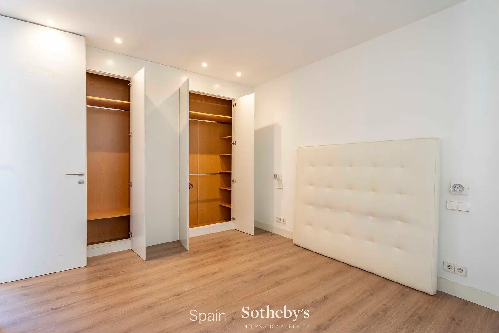 Bedroom of Attic for sale in Madrid  with Air Conditioner, Heating and Terrace