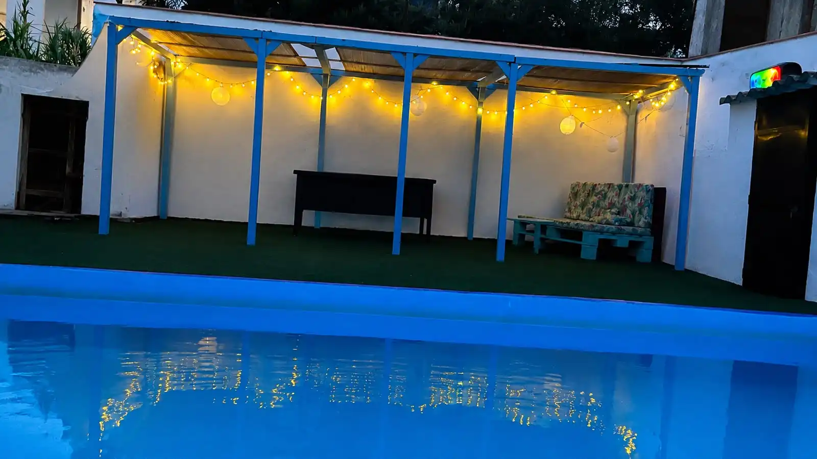Schwimmbecken von Country house zur Miete in Rute mit Privatgarten, Schwimmbad und Möbliert