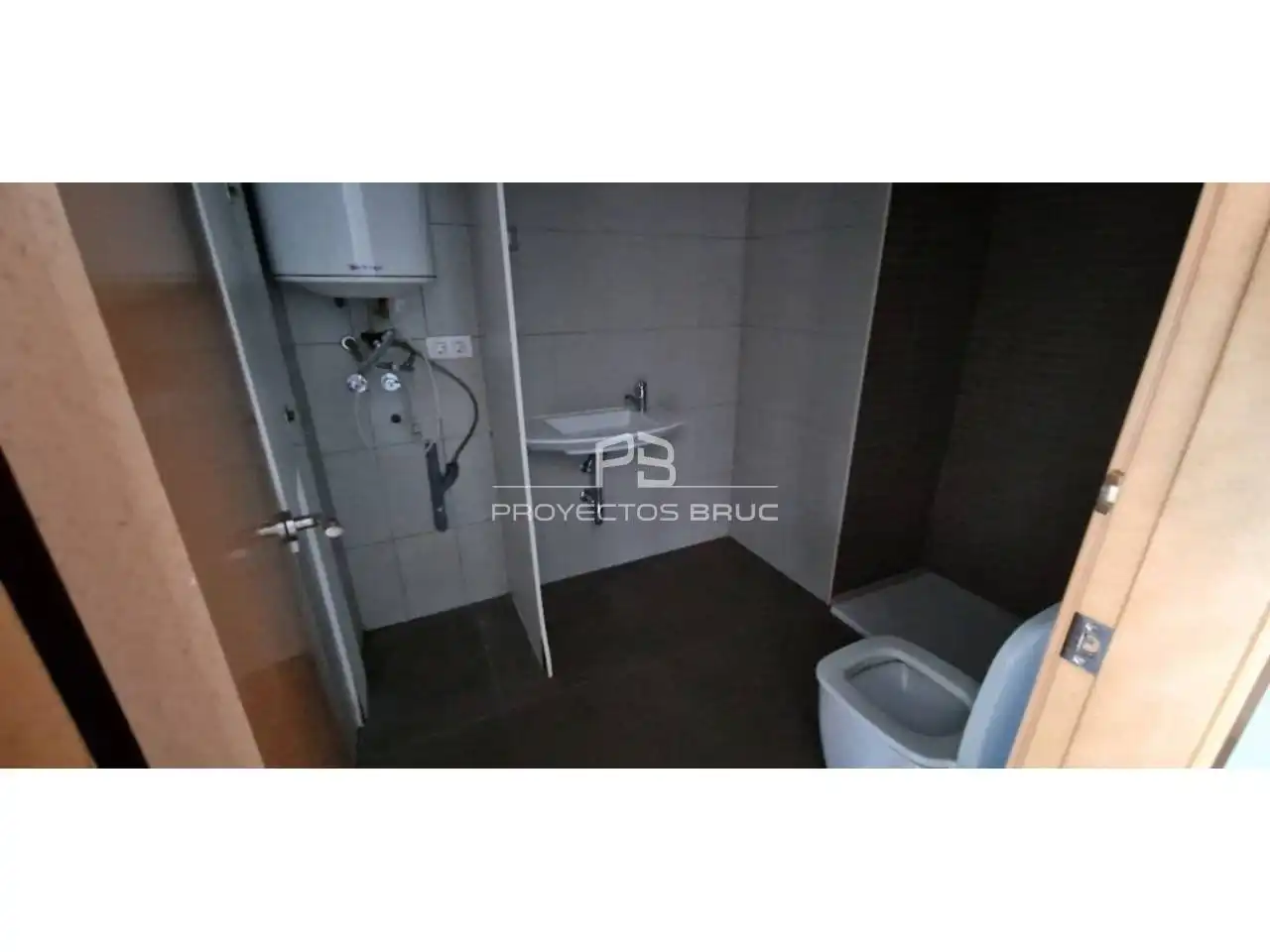 Badezimmer von Gebäude zum Verkauf in Manresa