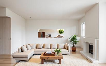 Living room of Single-family semi-detached for sale in  Madrid Capital  with Air Conditioner and Community pool