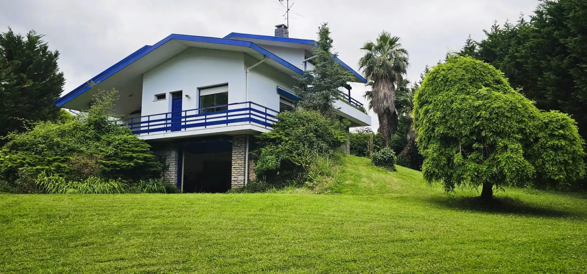 Vista exterior de Casa o xalet en venda en Plentzia amb Calefacció, Jardí privat i Parquet