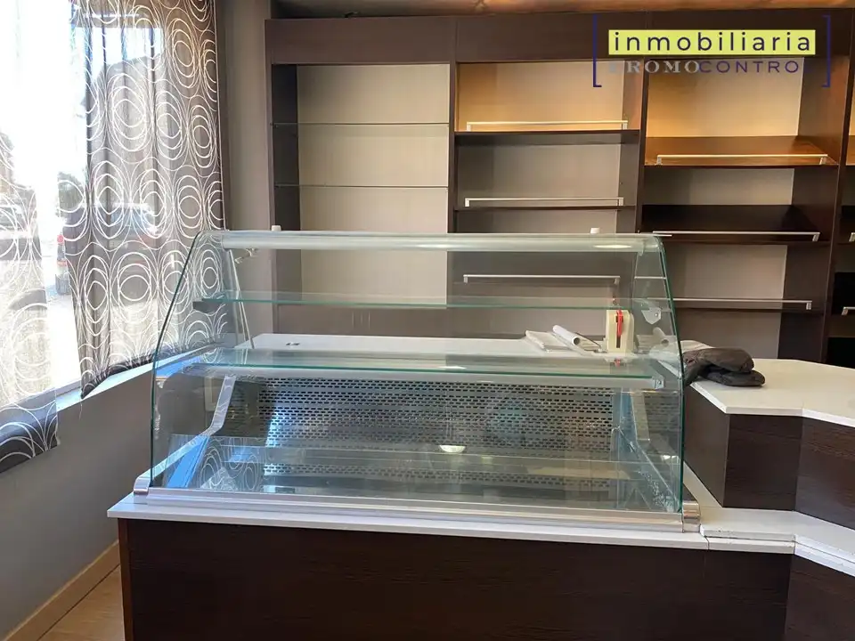 Local comercial de lloguer a Avenida Galo Ponte 54, imagen 3