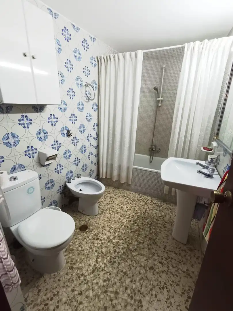 Bathroom of Flat for sale in Córdoba  with Air Conditioner and Balcony