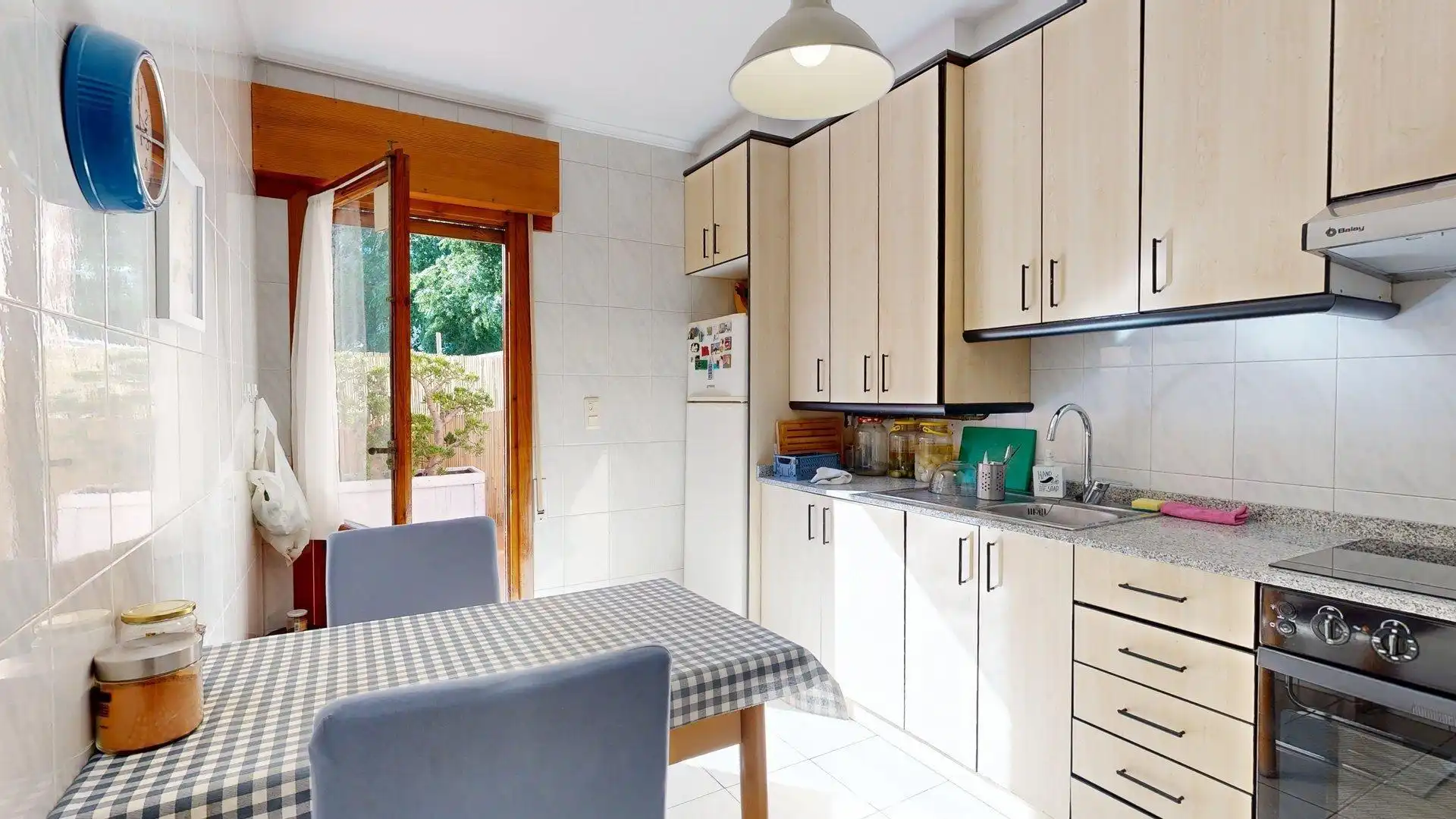Cuina de Casa o xalet en venda en Zaragoza amb Calefacció, Terrassa i Moblat