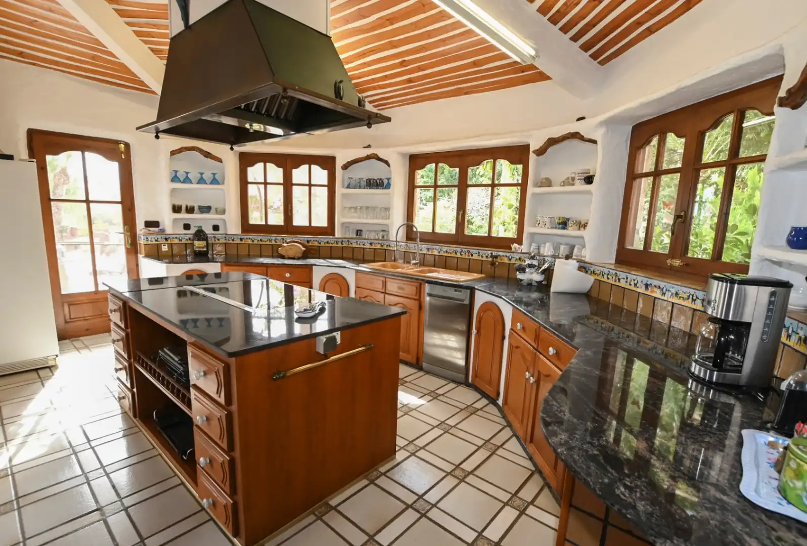 Country homes for sale in Canuta