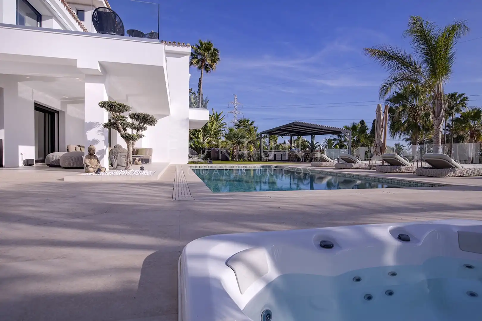 Piscina de Casa o chalet en venta en Marbella con Aire acondicionado, Calefacción y Jardín privado