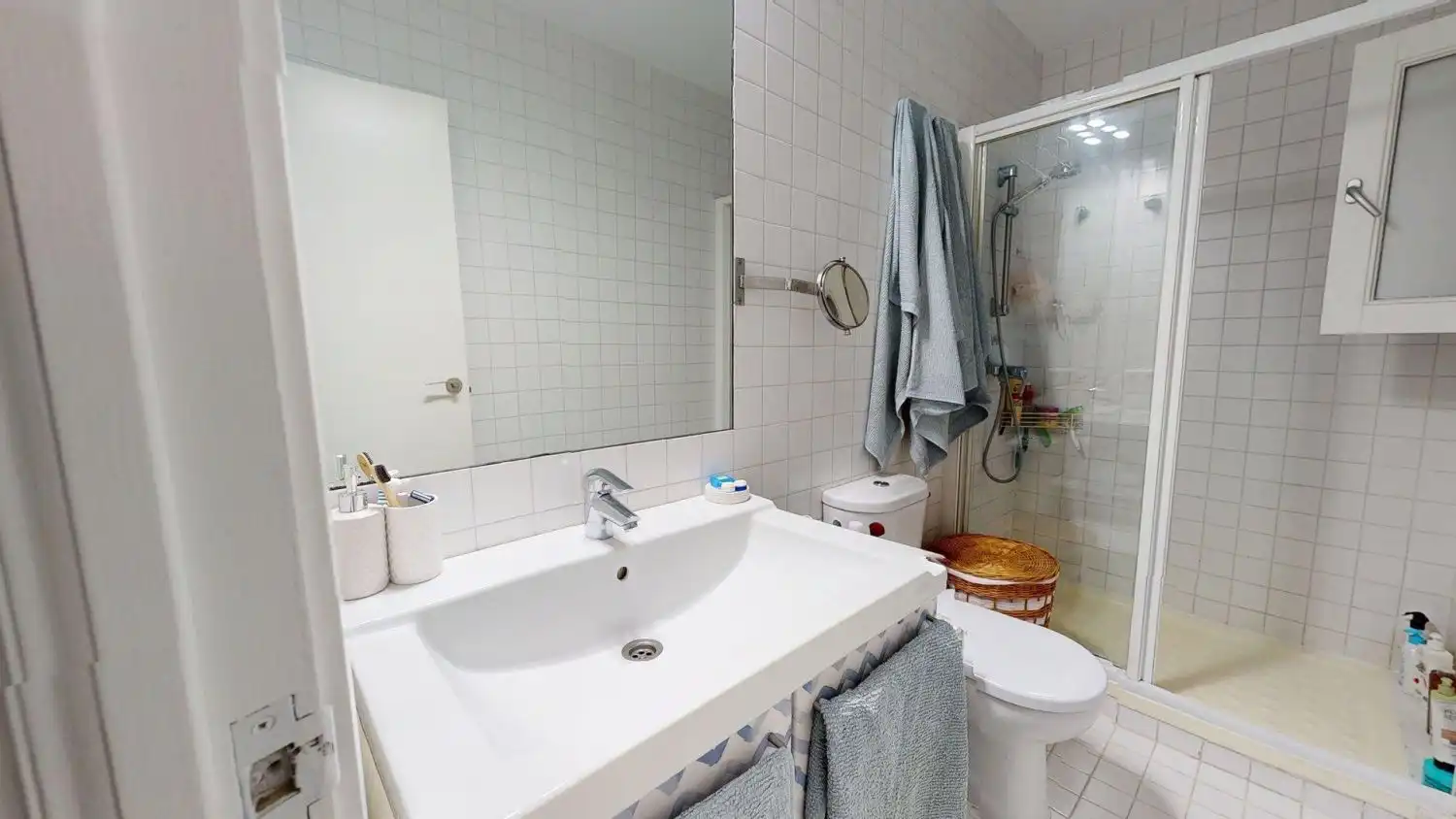 Bathroom of Flat for sale in Sevilla  with Air Conditioner, Heating and Terrace