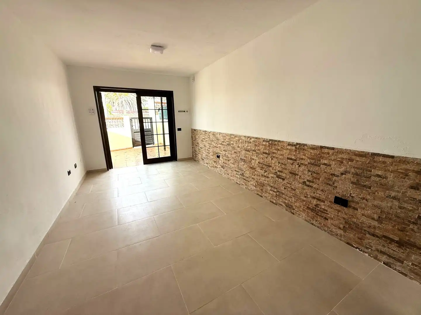 Wohnung zum Verkauf in Antigua mit Privatgarten, Terrasse und Alarm
