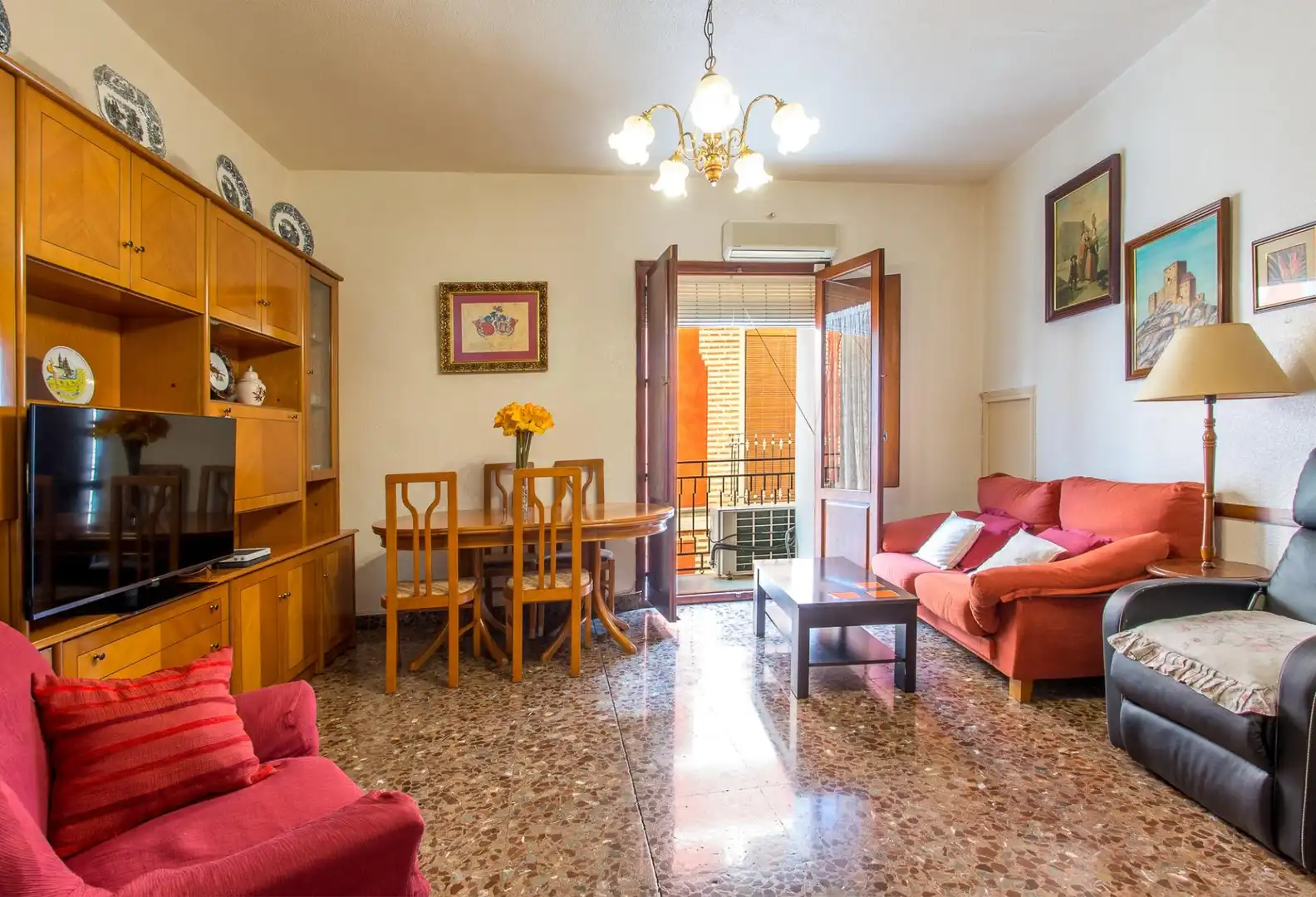 Buildings for sale in Mula