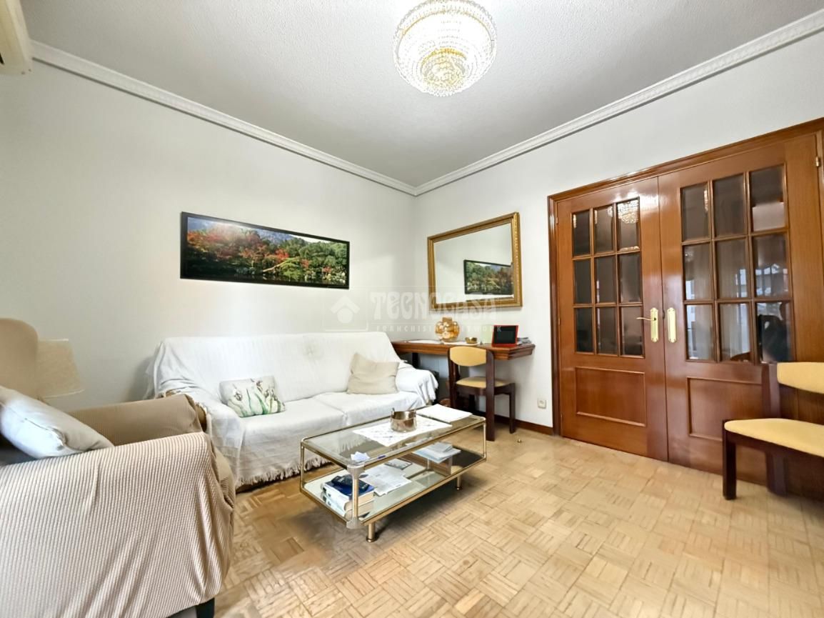 Living room of Flat for sale in  Madrid Capital  with Air Conditioner, Terrace and Balcony