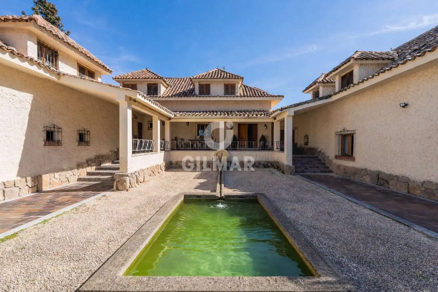 Vista exterior de Casa o chalet en venta en Pozuelo de Alarcón con Calefacción, Jardín privado y Piscina