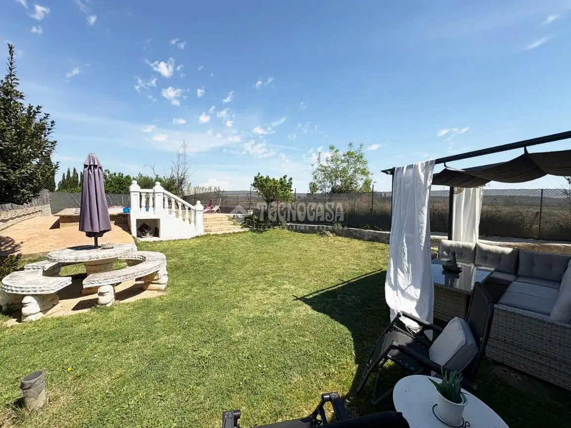 Jardí de Casa o xalet en venda en Zaragoza amb Aire condicionat i Piscina