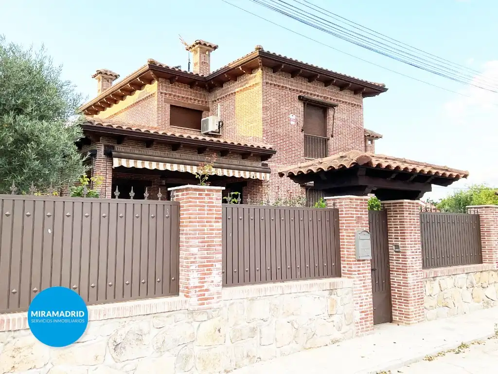 Vista exterior de Casa o chalet en venta en Torrejón del Rey con Piscina