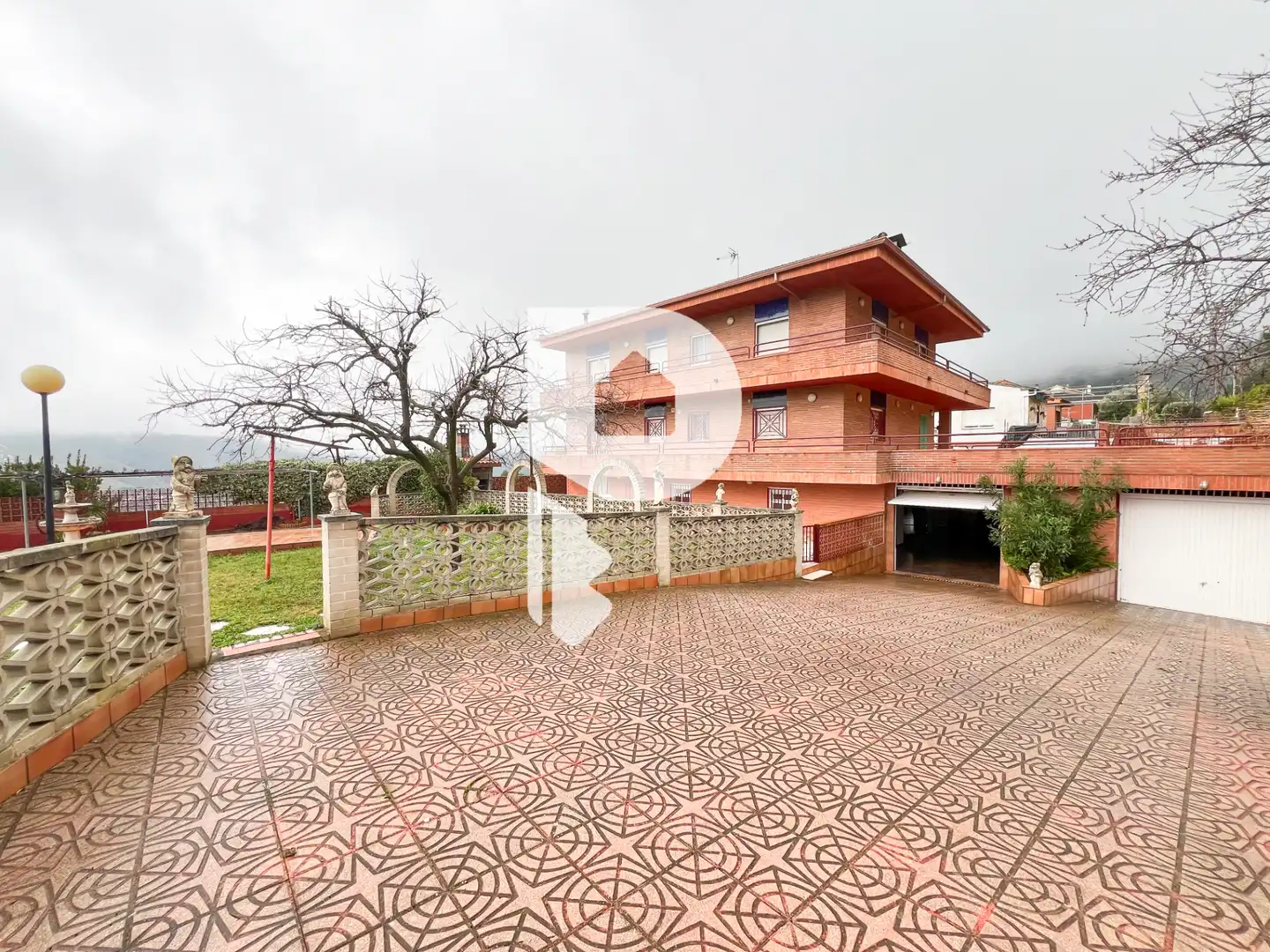 Vista exterior de Casa o xalet en venda en Vallirana amb Aire condicionat, Calefacció i Jardí privat