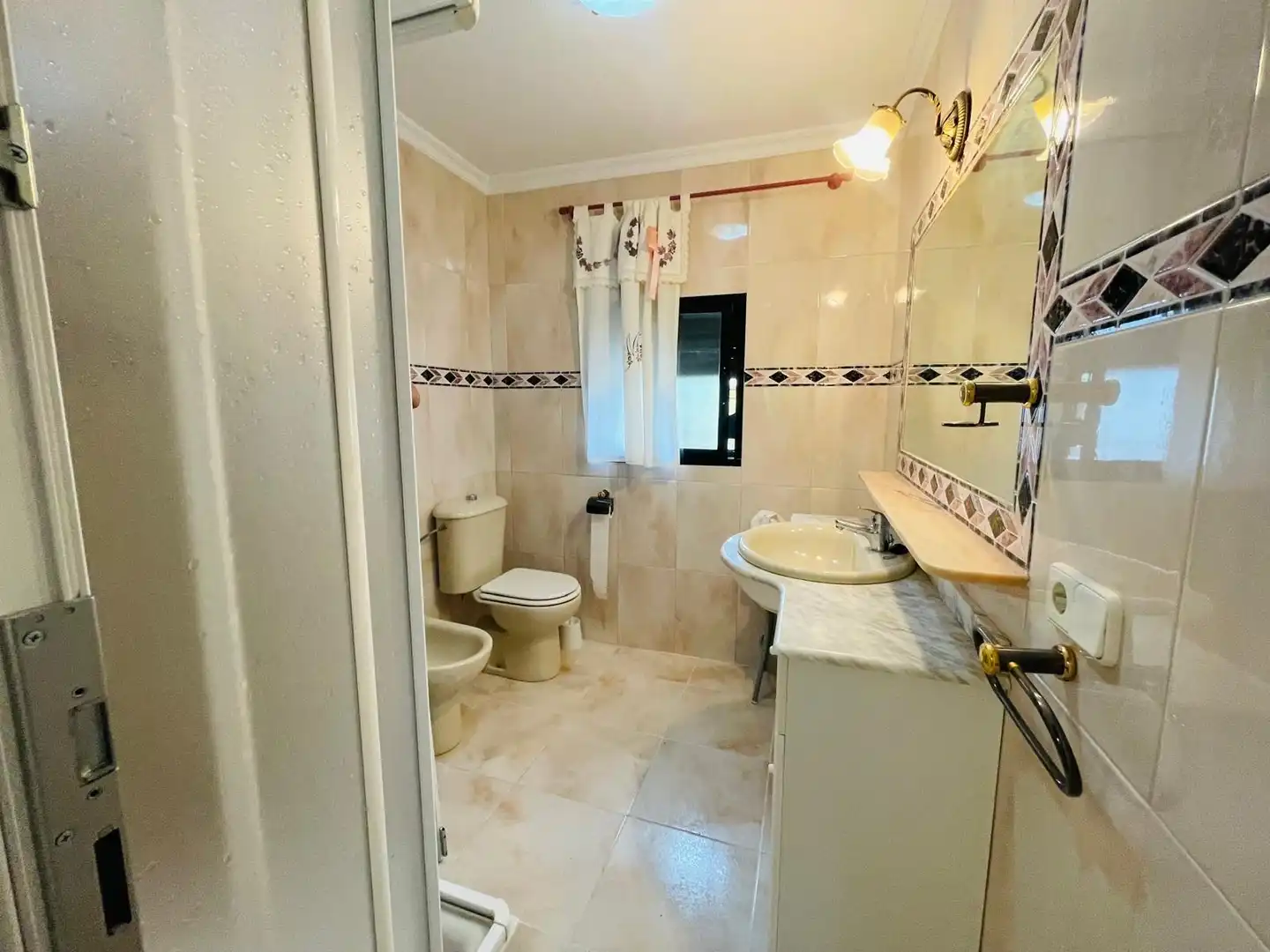 Baño de Casa o chalet en venta en Casar de Cáceres con Aire acondicionado, Jardín privado y Terraza