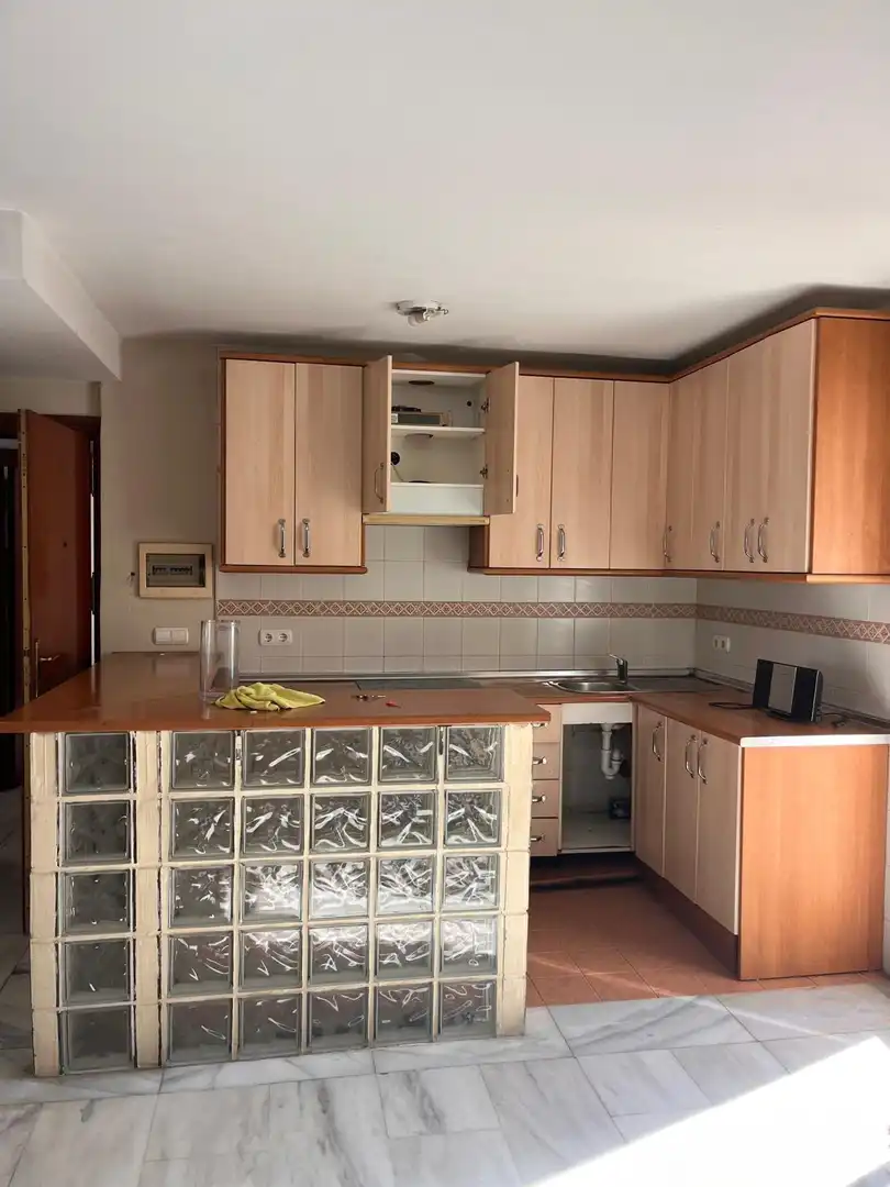 Cuina de Àtic en venda en Marbella amb Aire condicionat, Jardí privat i Terrassa