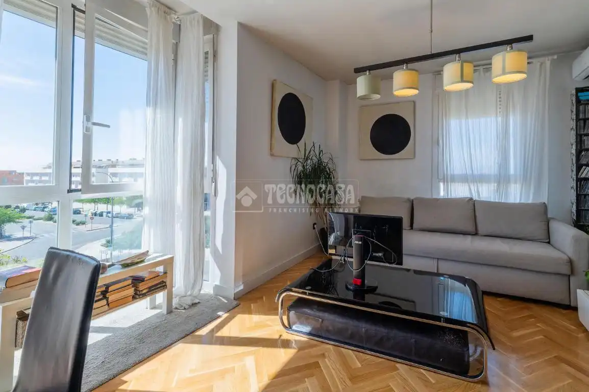 Sala d'estar de Pis en venda en Arroyomolinos (Madrid) amb Parquet, Terrassa i Balcó