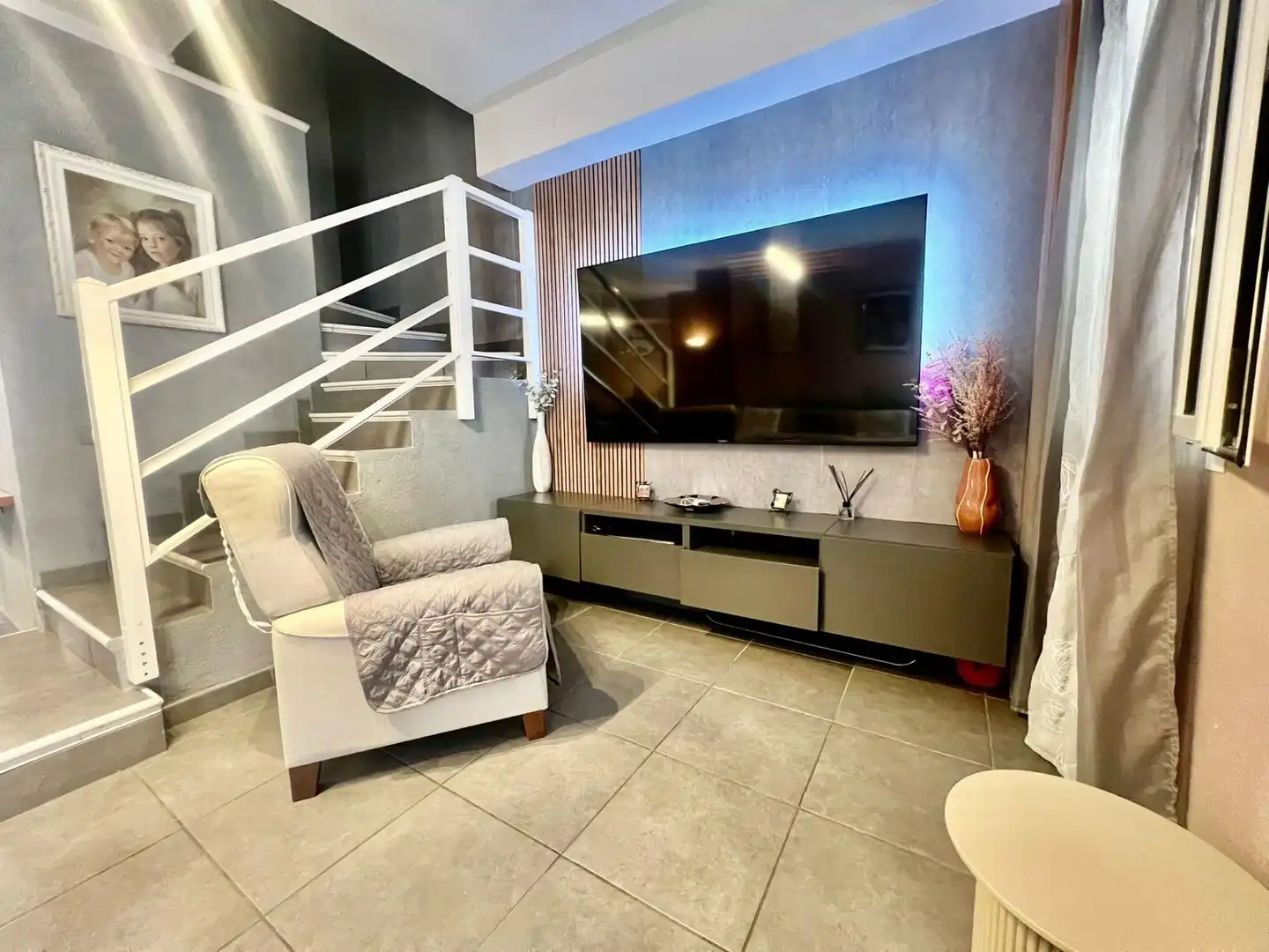 Wohnzimmer von Einfamilien-Reihenhaus zum Verkauf in San Bartolomé de Tirajana mit Klimaanlage, Terrasse und Abstellraum