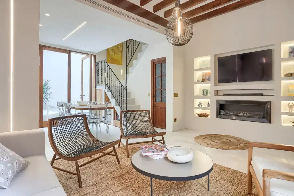 Sala d'estar de Casa adosada en venda en Pollença amb Aire condicionat, Terrassa i Moblat