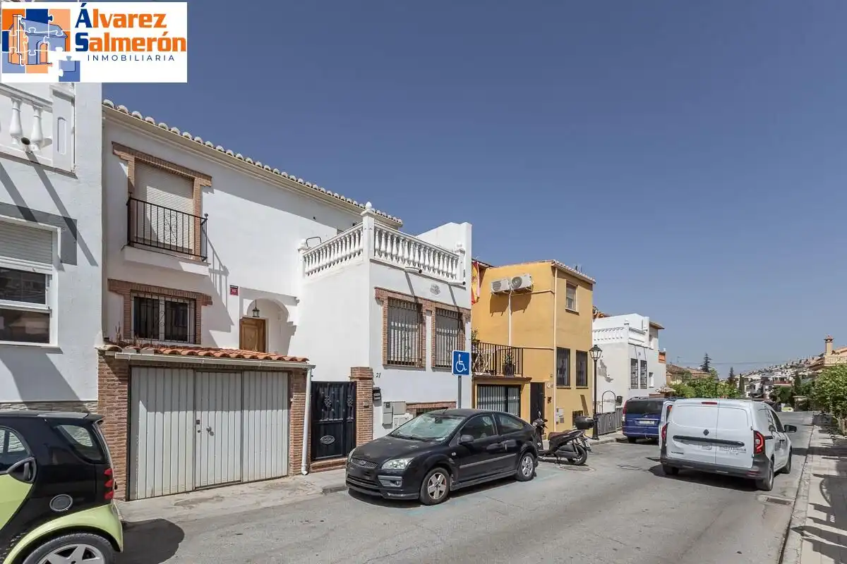 Vista exterior de Casa adosada en venta en Huétor Vega con Terraza