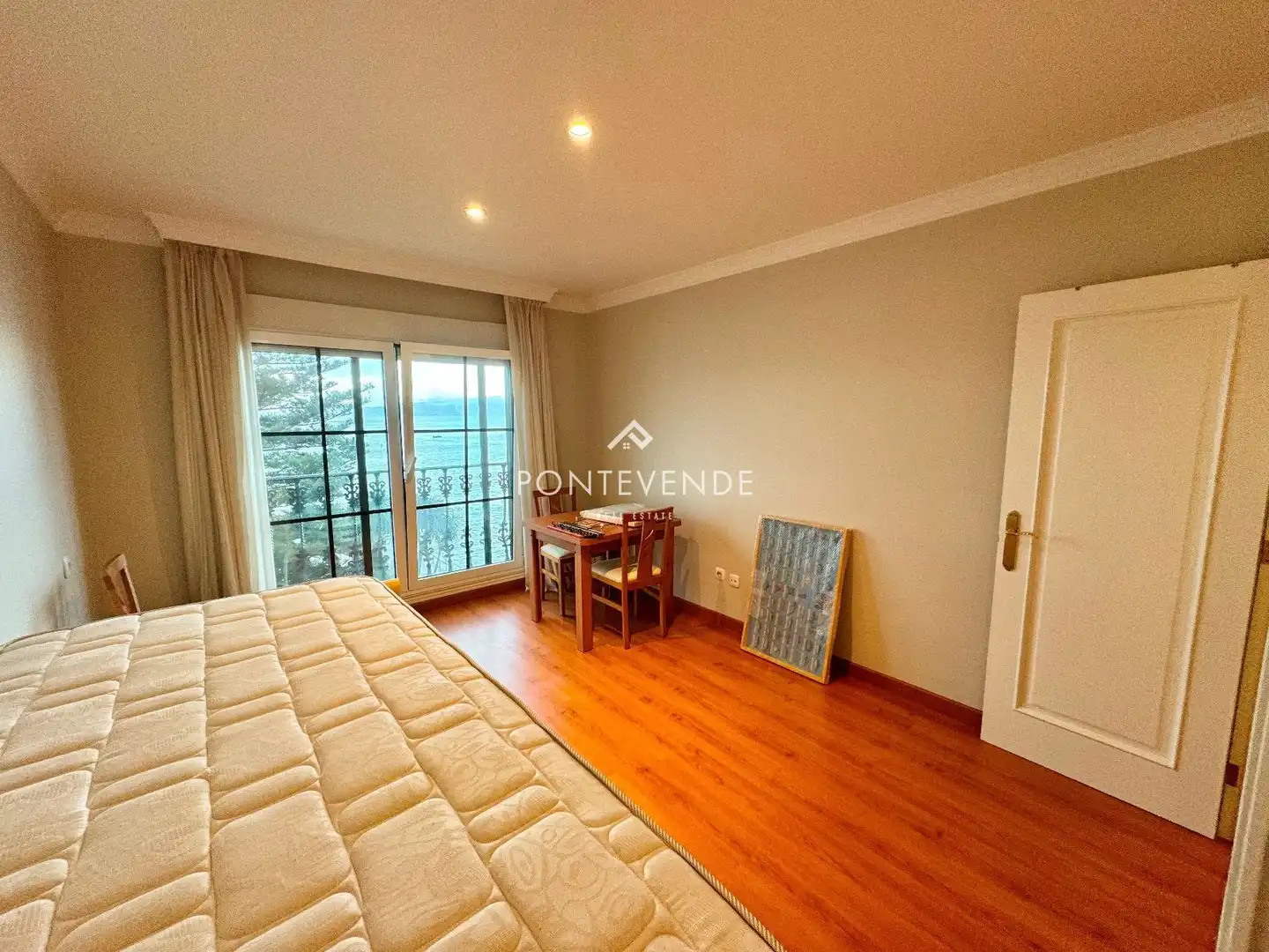 Schlafzimmer von Maisonette zum Verkauf in Bueu mit Klimaanlage, Heizung und Terrasse