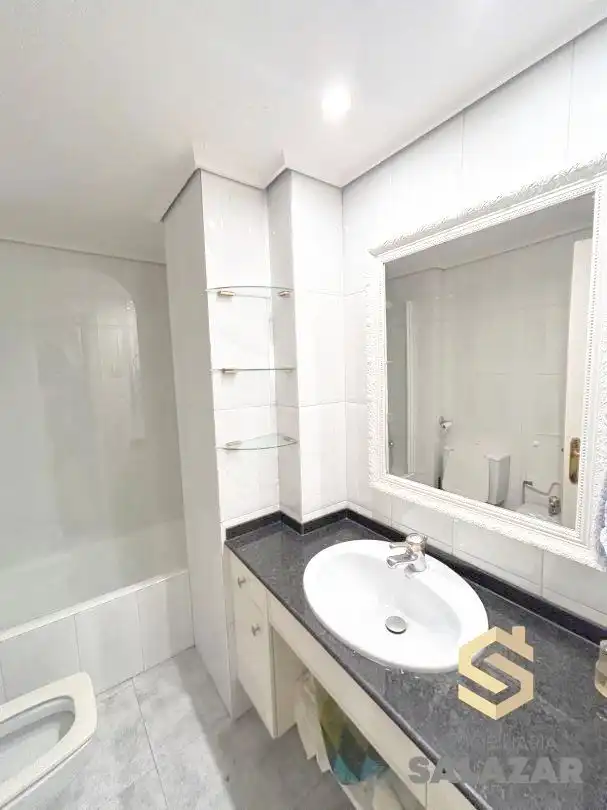 Baño de Piso de alquiler en Bilbao  con Calefacción, Jardín privado y Terraza