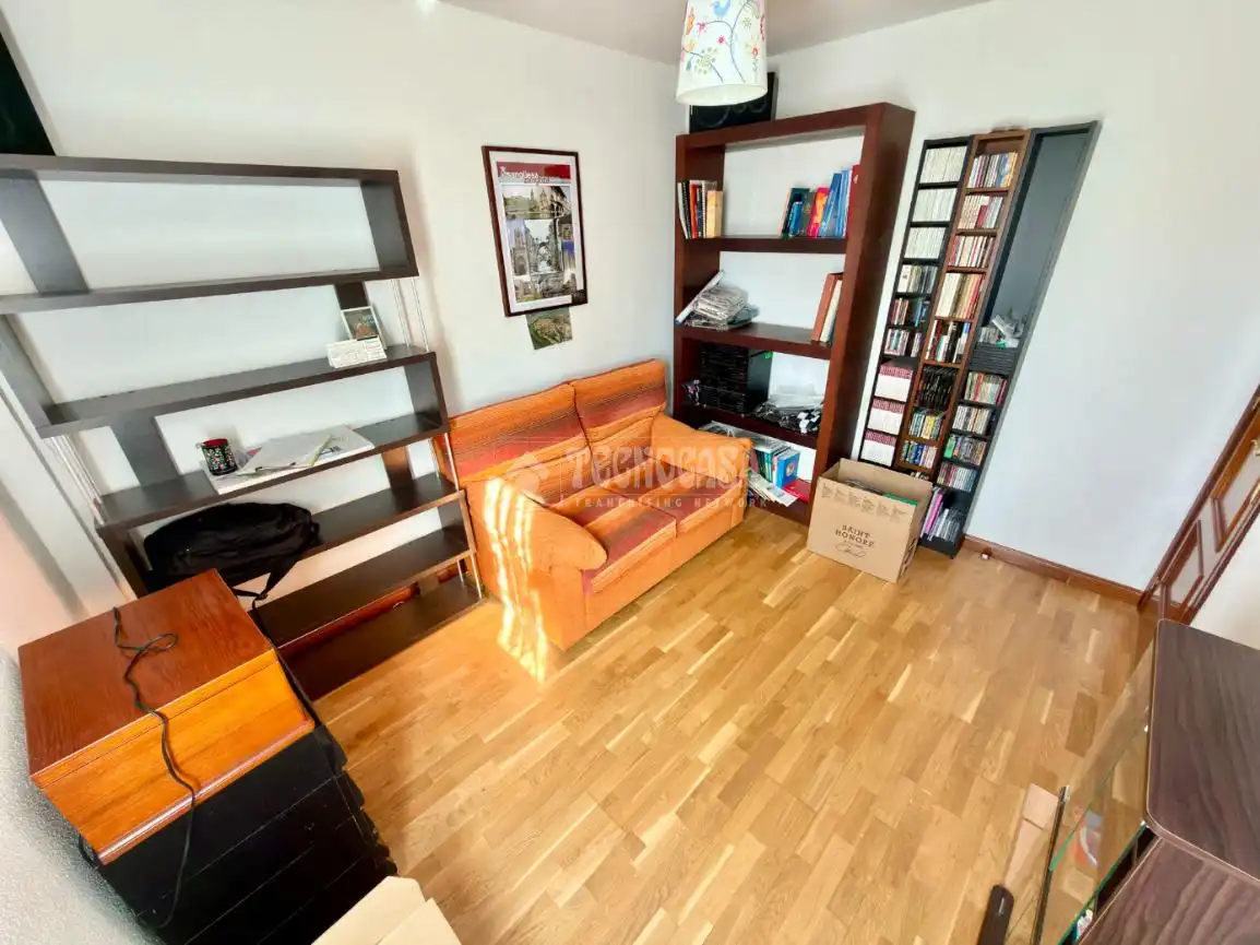 Sala d'estar de Casa o xalet en venda en Cabanillas del Campo amb Calefacció i Piscina comunitària