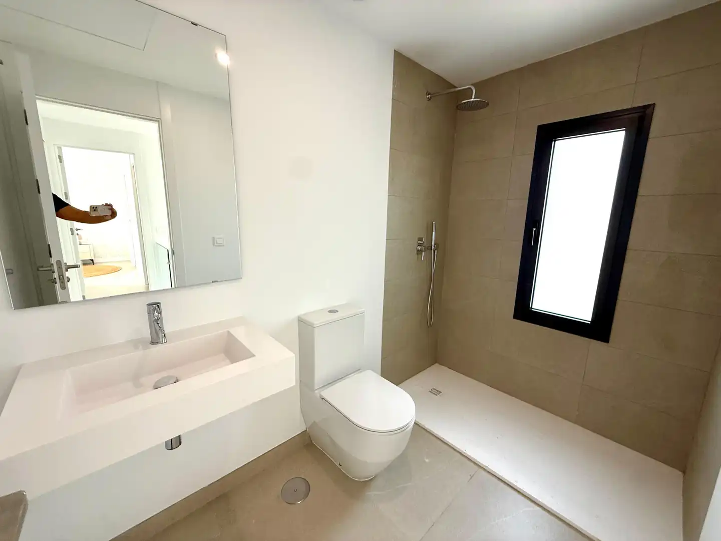 Baño de Casa adosada de alquiler en Estepona con Aire acondicionado, Calefacción y Jardín privado