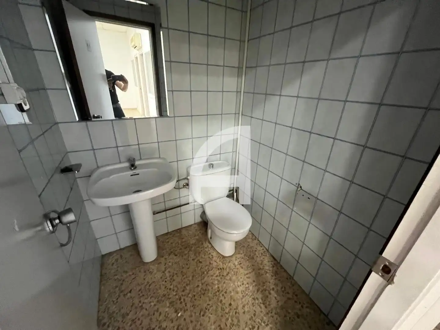 Bathroom of Commercial properties for rent in Nord-oest