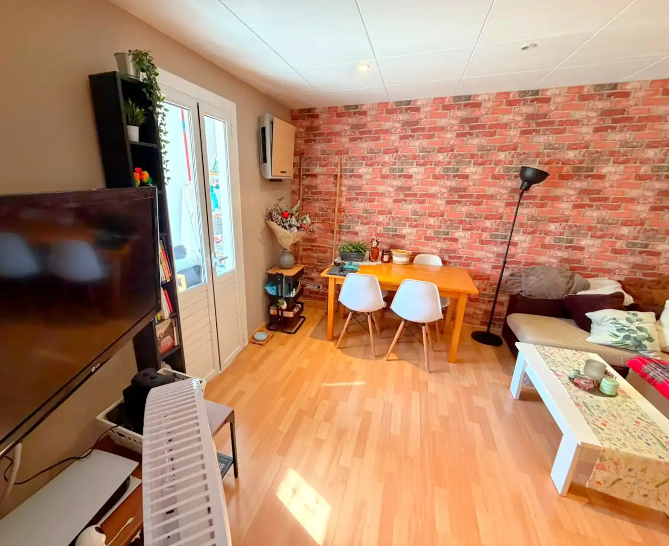 Living room of Flat for sale in El Prat de Llobregat  with Air Conditioner, Parquet flooring and Oven