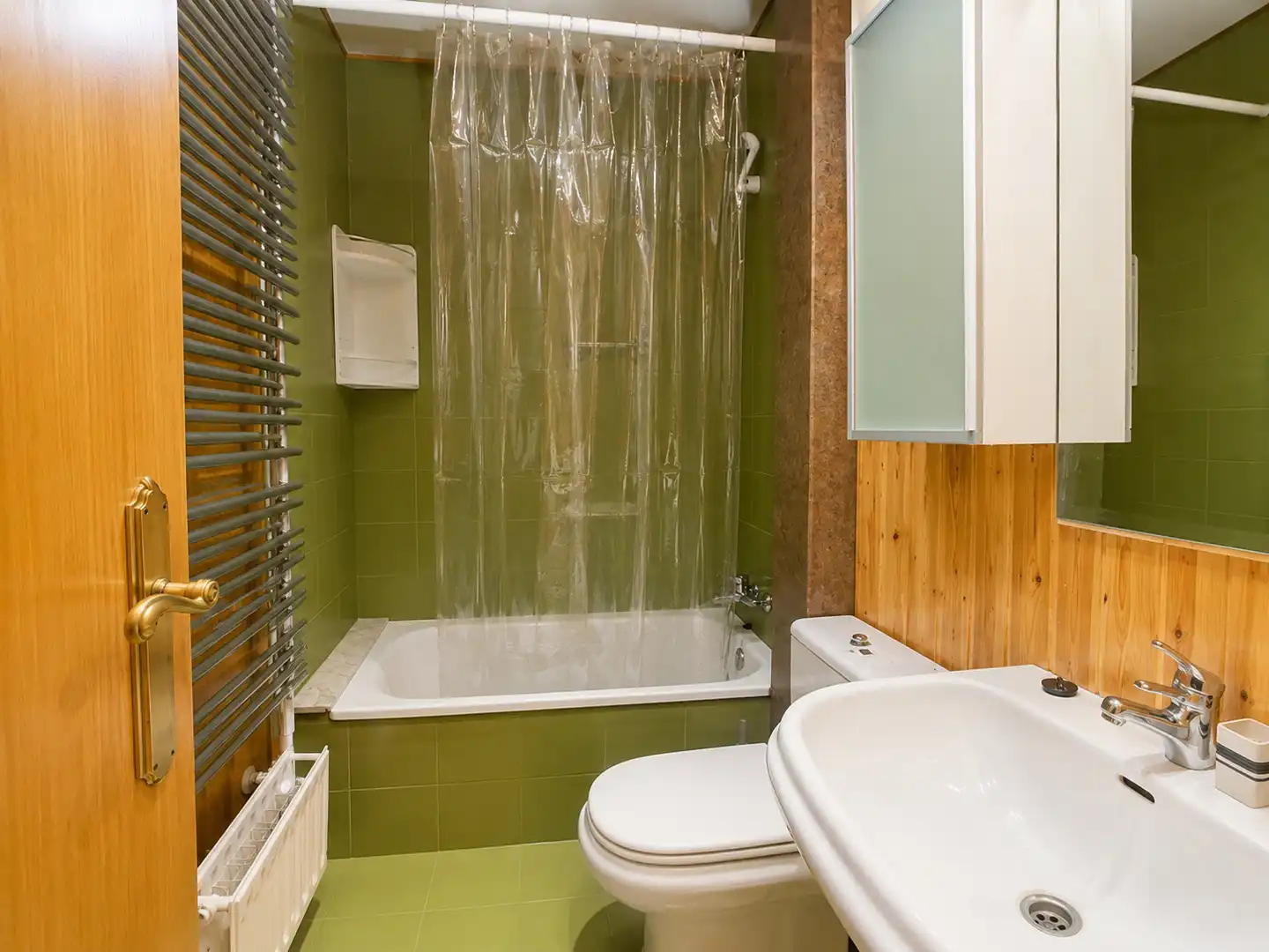 Baño de Casa adosada de alquiler en Canillo con Calefacción, Parquet y Terraza