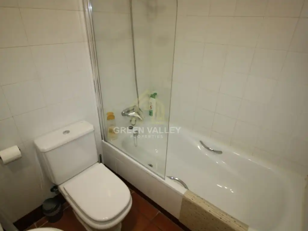Badezimmer von Wohnungen zum Verkauf in La Alcaidesa mit Klimaanlage, Terrasse und Schwimmbad