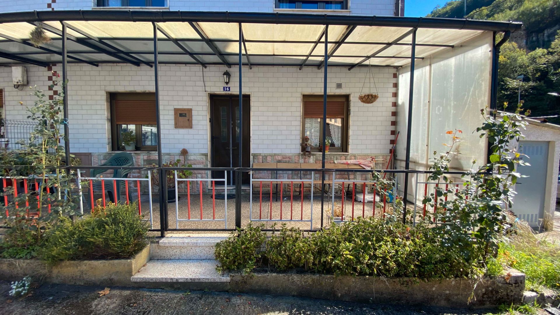 Terrassa de Casa adosada en venda en San Martín del Rey Aurelio amb Calefacció, Jardí privat i Terrassa