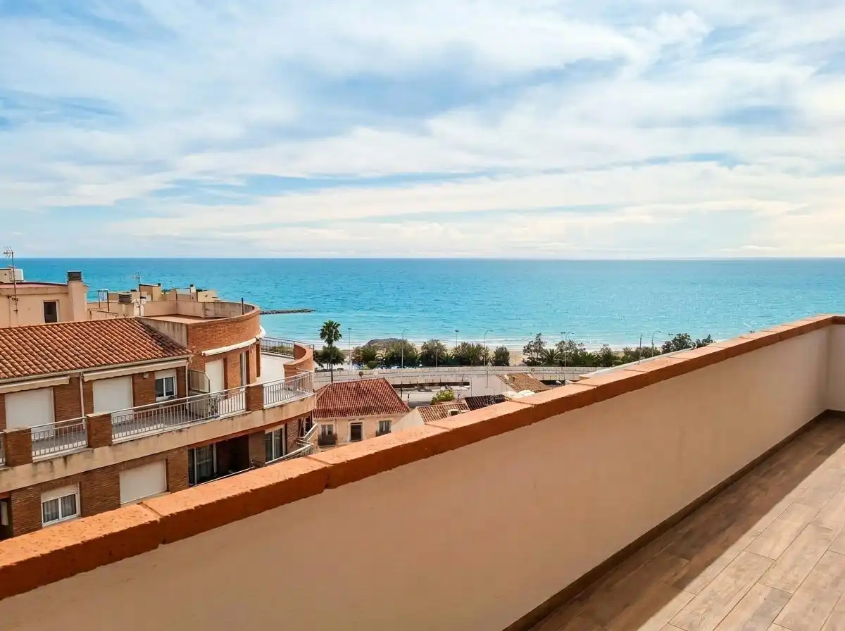 Vista exterior de Piso de alquiler en Alicante / Alacant con Aire acondicionado, Terraza y Amueblado