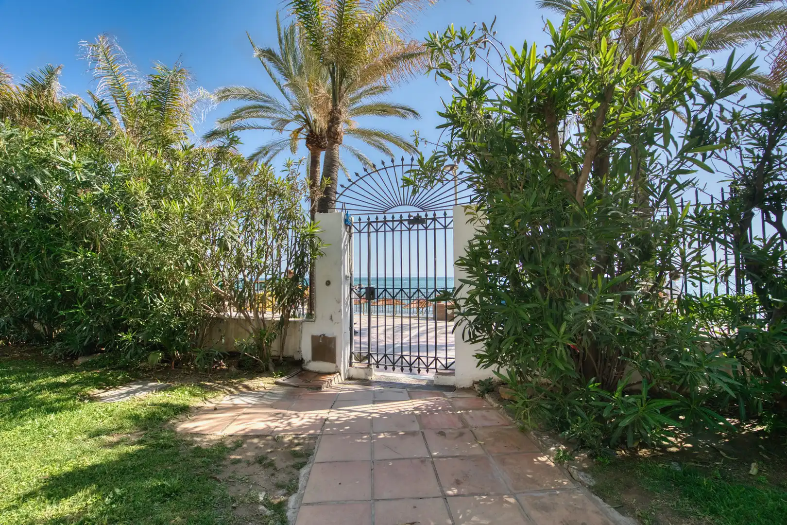 Jardí de Dúplex en venda en Marbella amb Calefacció, Terrassa i Piscina