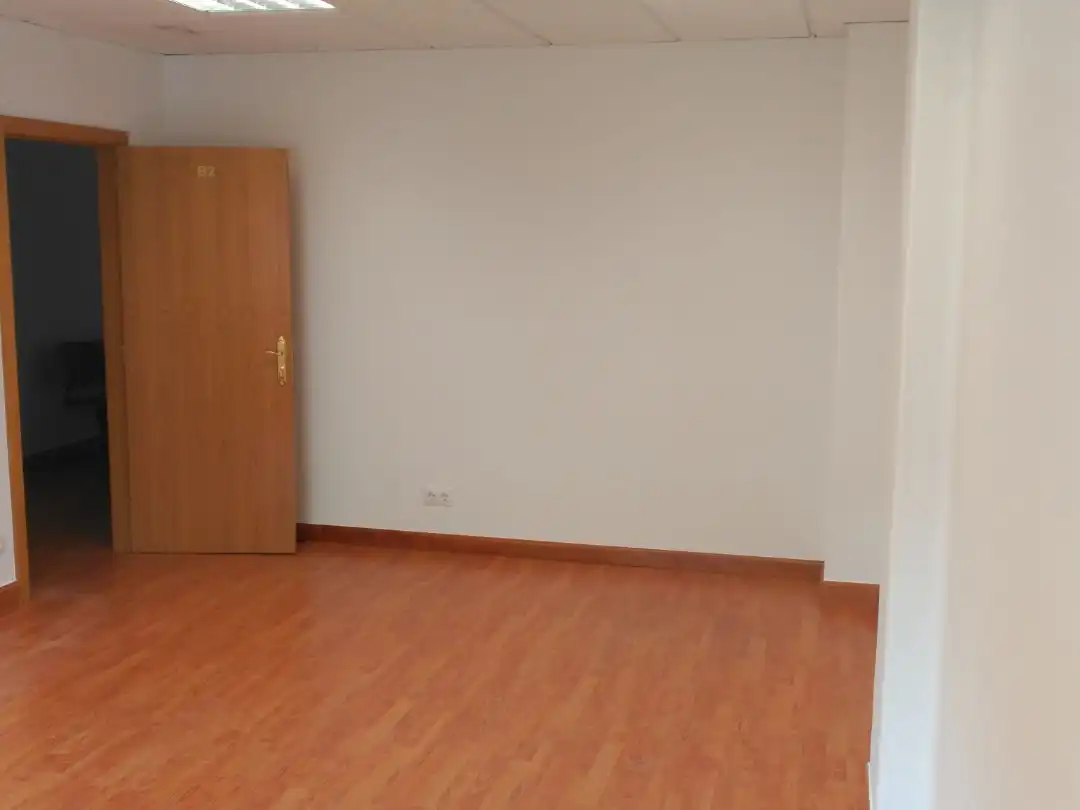 Schlafzimmer von Büro zur Miete in Burgos mit Heizung, Internet und Alarm