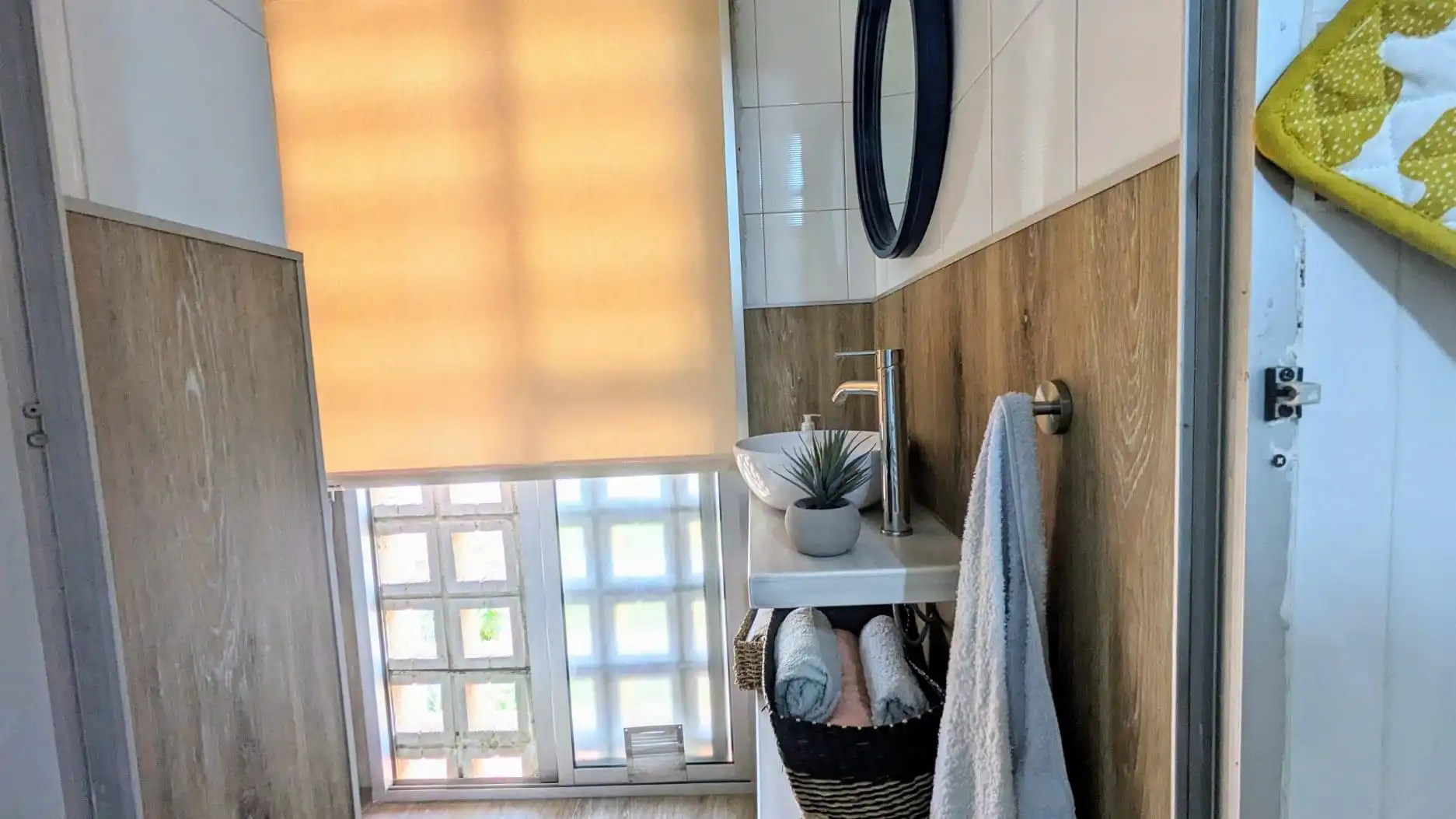 Baño de Piso de alquiler en Fuengirola con Aire acondicionado, Calefacción y Jardín privado