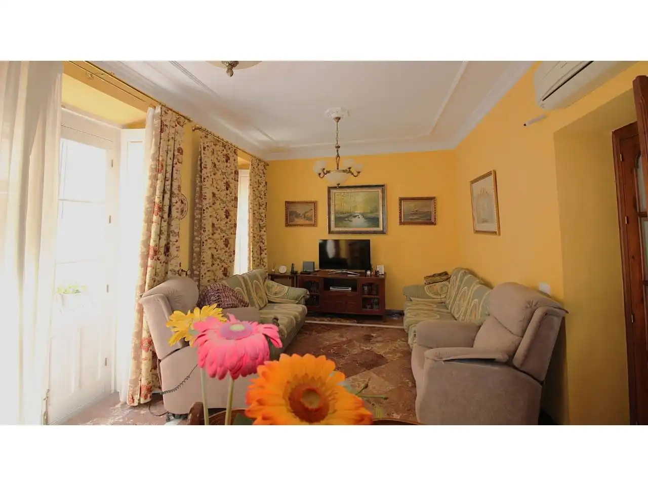 Living room of Houses for sale in Sevilla  with Air Conditioner, Heating and Terrace