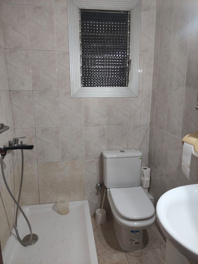 Bany de Pis en venda en Esplugues de Llobregat amb Alarma