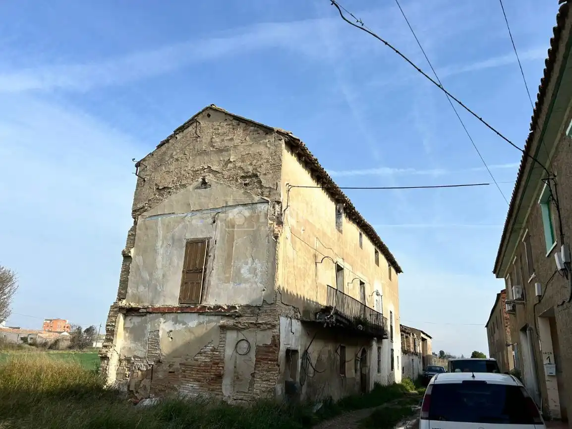 Exterior view of Country homes for sale in Zaragoza