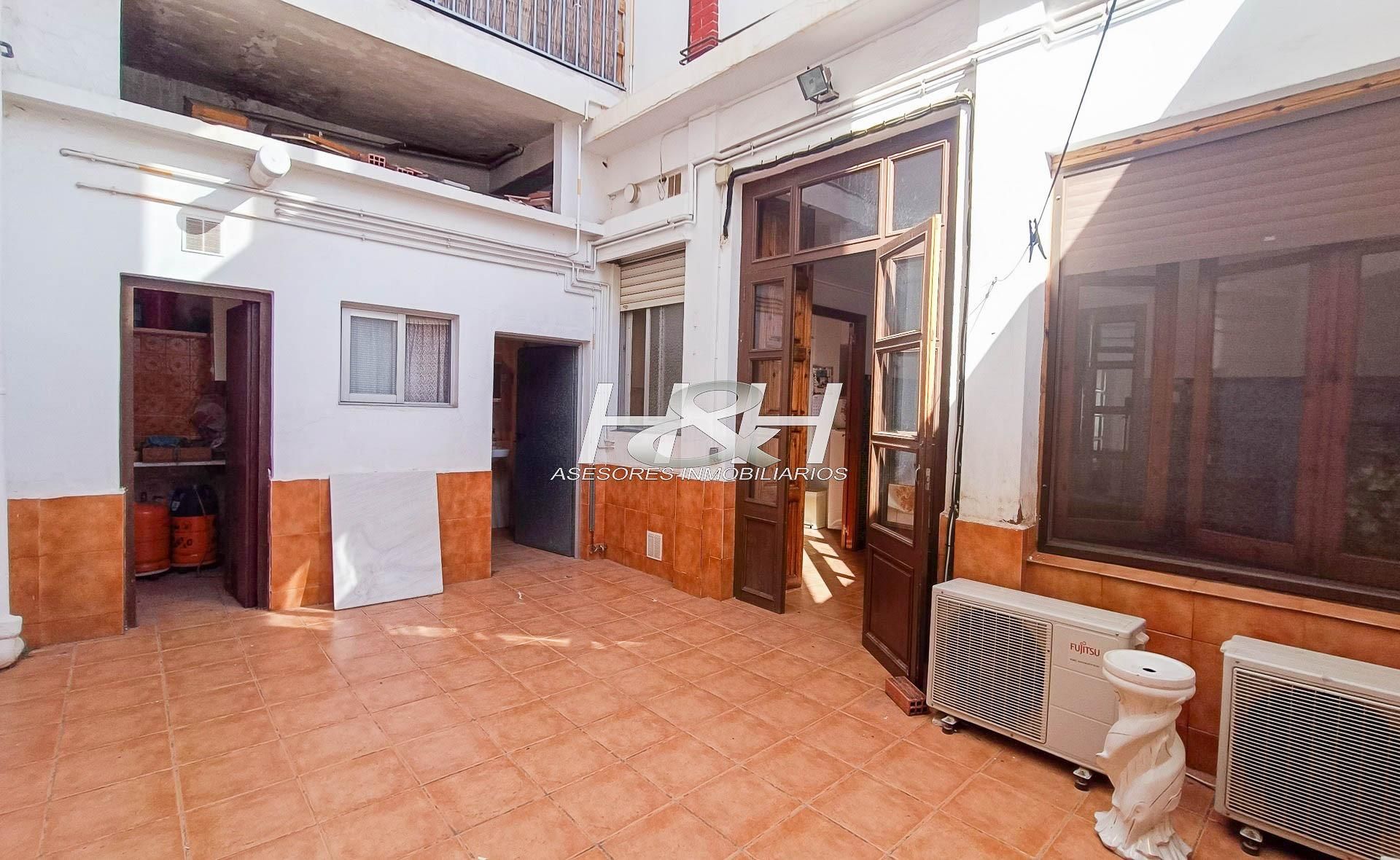 Vista exterior de Planta baixa en venda en Burjassot amb Aire condicionat, Calefacció i Terrassa