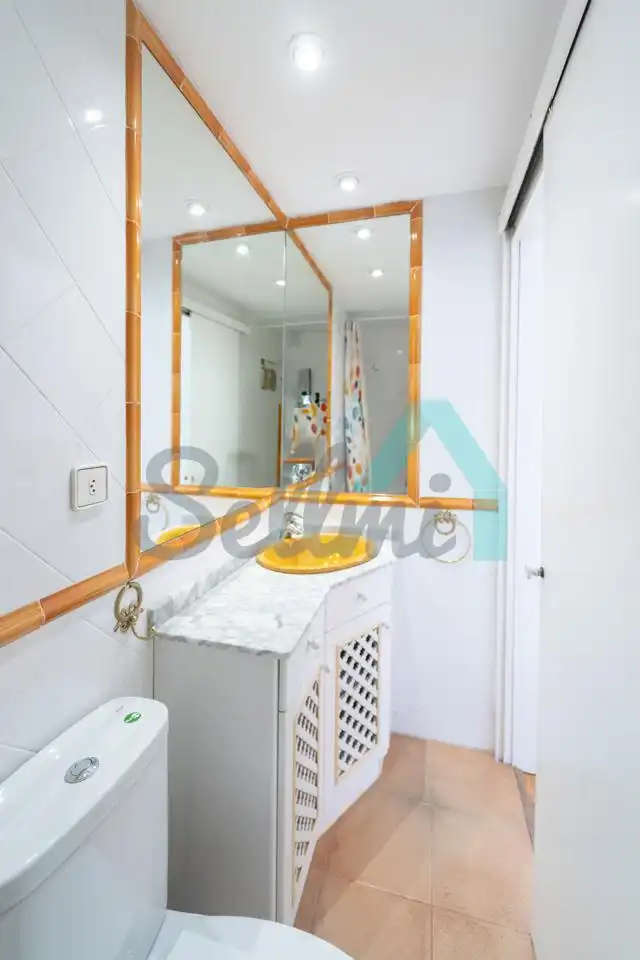 Badezimmer von Wohnung zur Miete in Oviedo  mit Heizung, Parkett und Möbliert