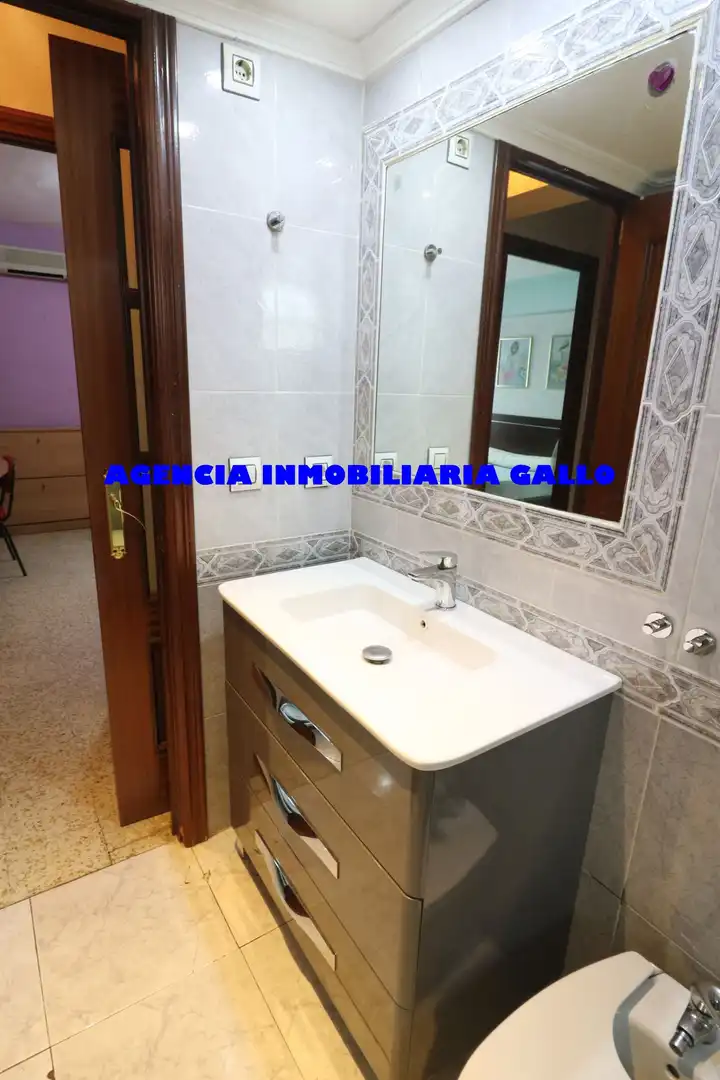 Bathroom of Flat for sale in Sevilla  with Air Conditioner