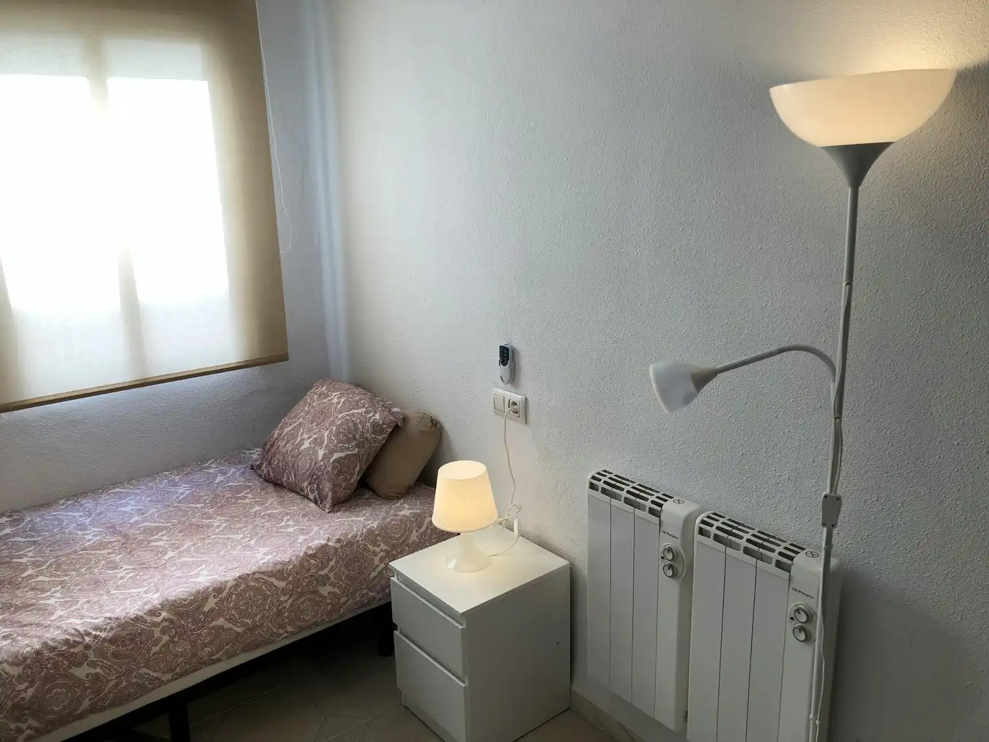 Habitación de Piso para compartir en Valencia con Calefacción, Lavadora y Internet