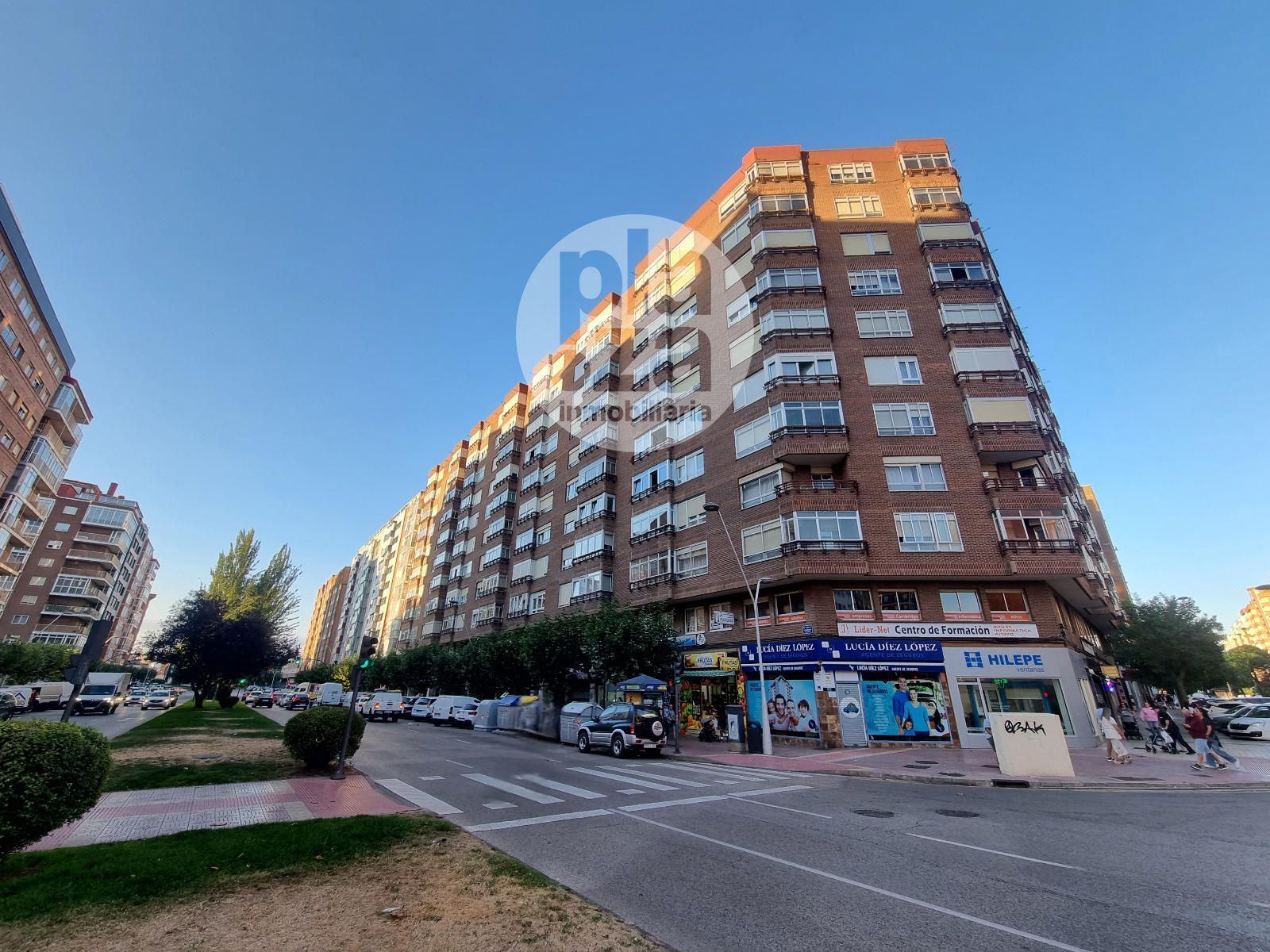 Vista exterior de Pis en venda en Burgos Capital amb Calefacció i Terrassa