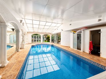 House with pool to rent in Carrer Requesens 75