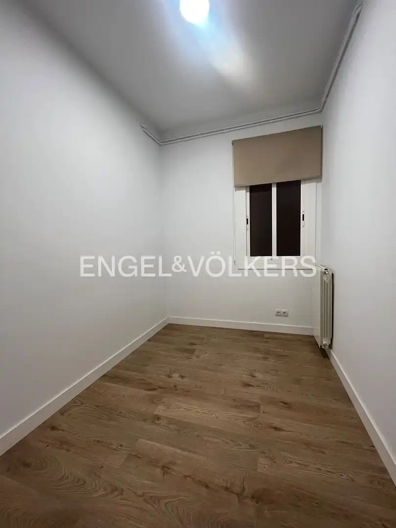 Flat for sale in Barcelona  with Air Conditioner, Heating and Parquet flooring